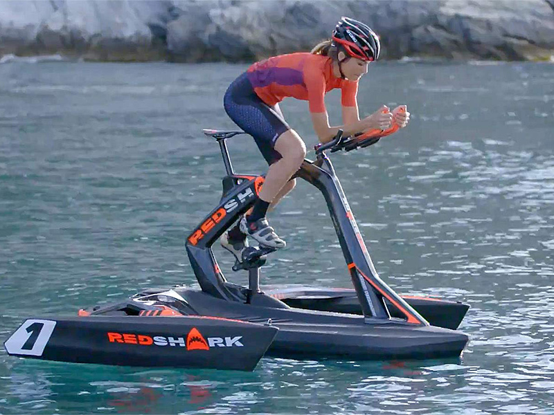 إطلاق 3 نسخ من القوارب متعددة الأبدان RedShark trimaran